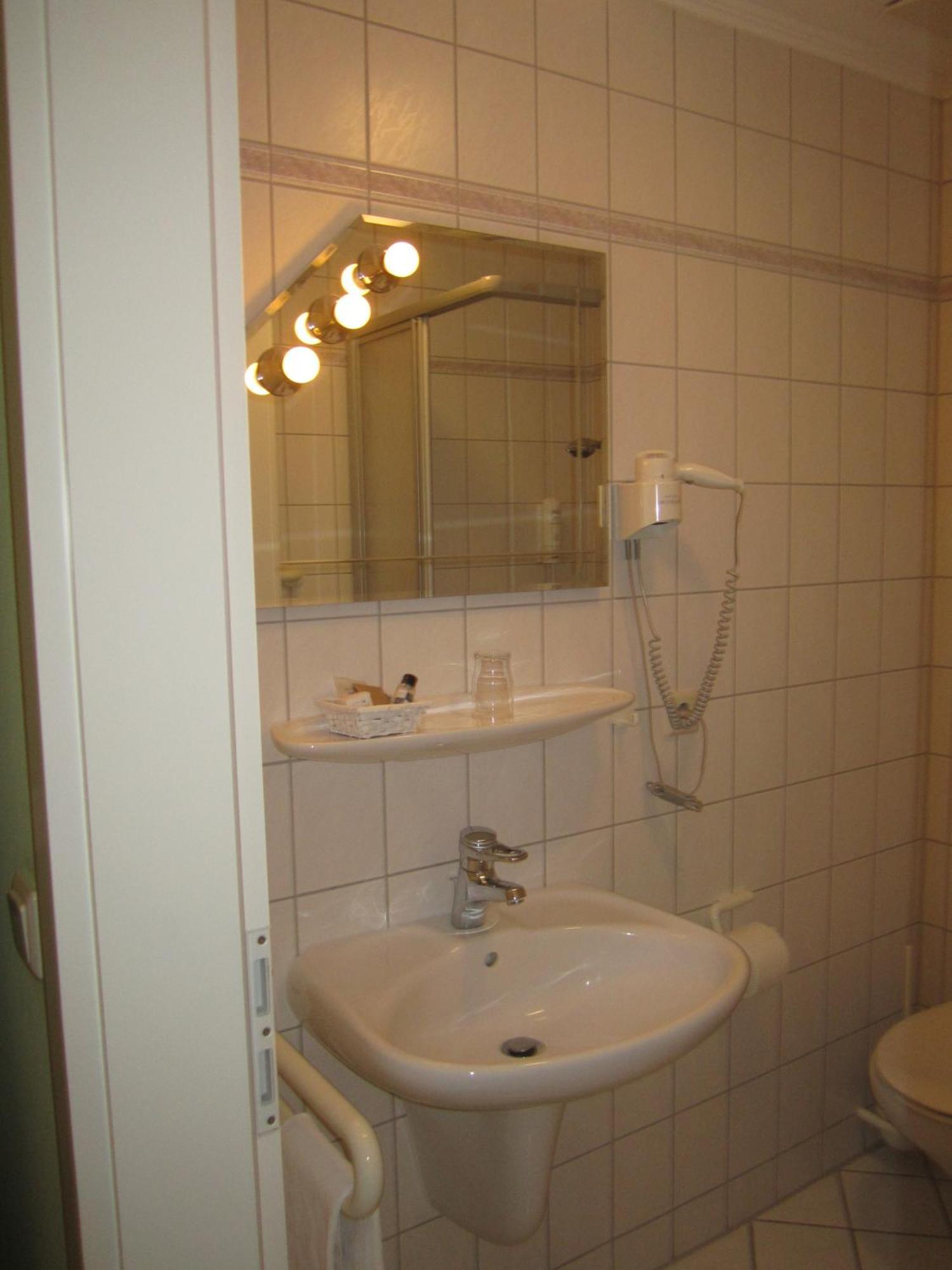 Gasthaus Knudsen Utersum Екстер'єр фото